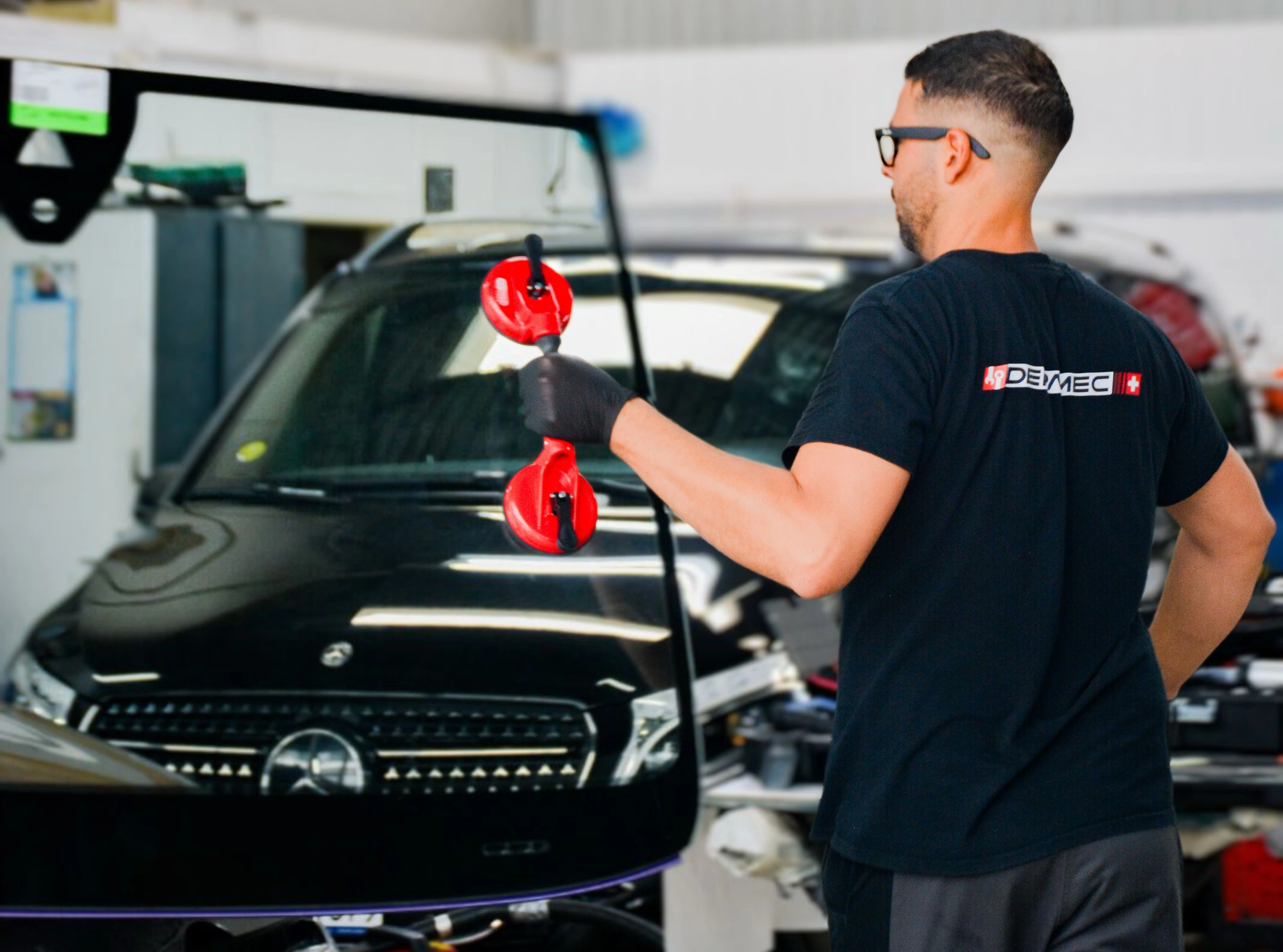 Windscreen replacement and vehicle glass services in Geneva